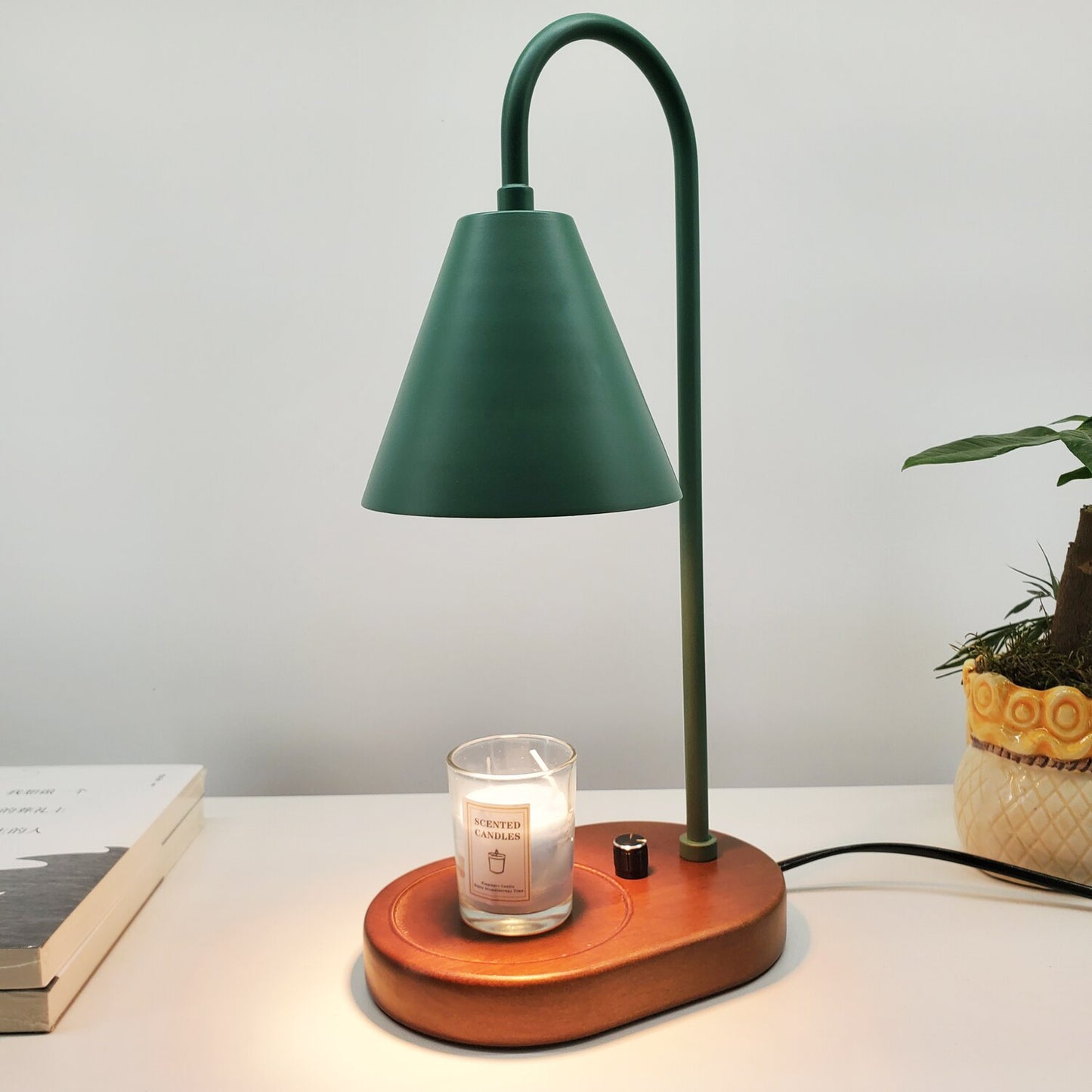 Sleek Candle Warmer Lamp